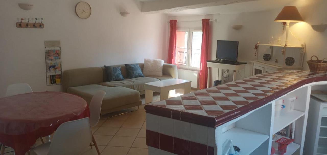Appartement de charme avec terrasse tropézienne / Rooftop Lorgues Esterno foto