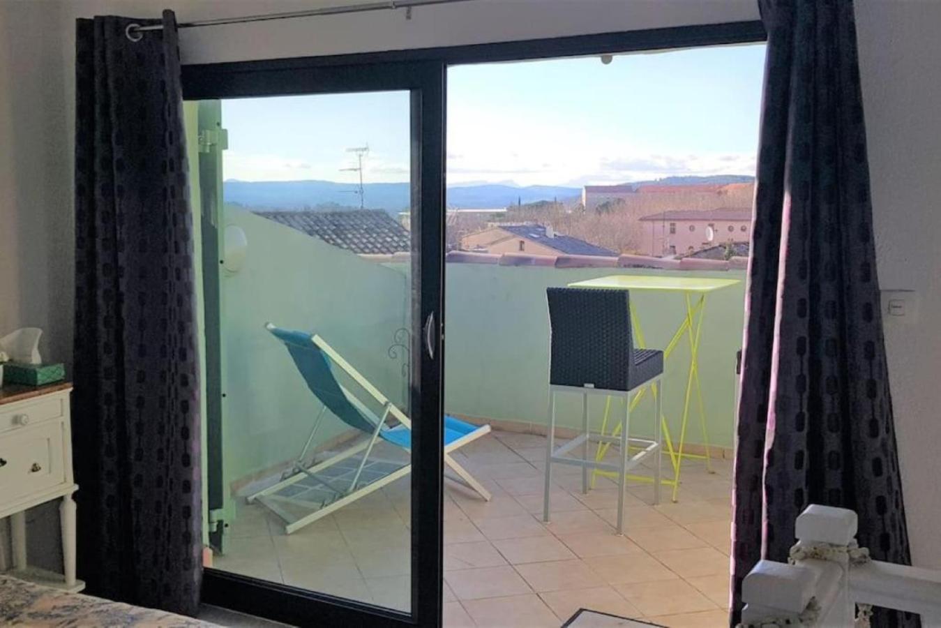 Appartement de charme avec terrasse tropézienne / Rooftop Lorgues Esterno foto
